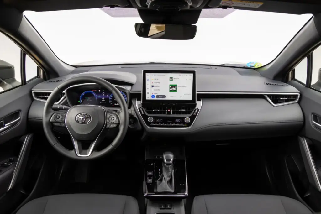 Renault Symbioz Toyota Corolla Cross comparativa 73 Motor16