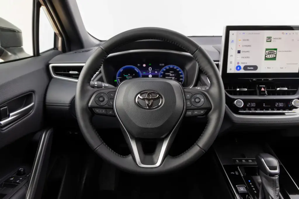 Renault Symbioz Toyota Corolla Cross comparativa 74 Motor16