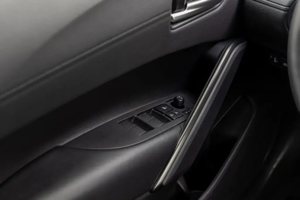 Renault Symbioz Toyota Corolla Cross comparativa 75 Motor16