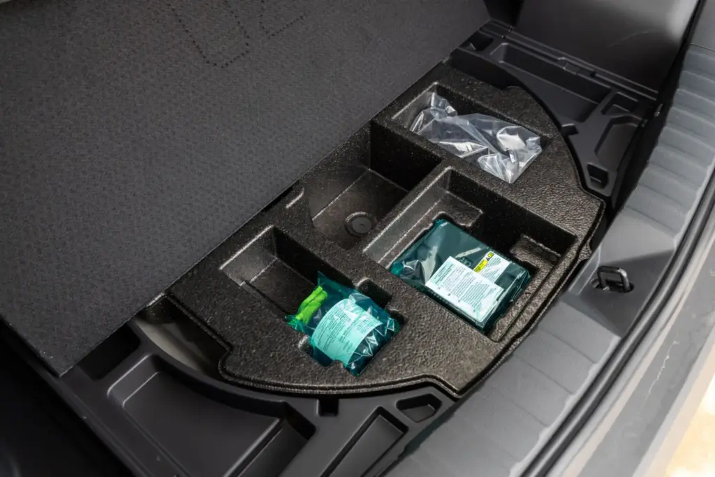 Renault Symbioz Toyota Corolla Cross comparativa 78 Motor16