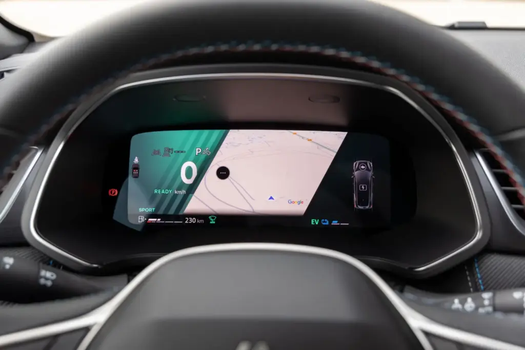 Renault Symbioz Toyota Corolla Cross comparativa 79 Motor16