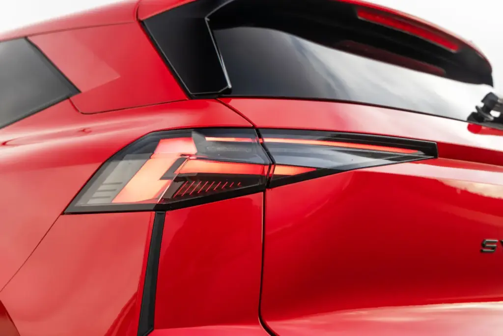 Renault Symbioz Toyota Corolla Cross comparativa 8 Motor16