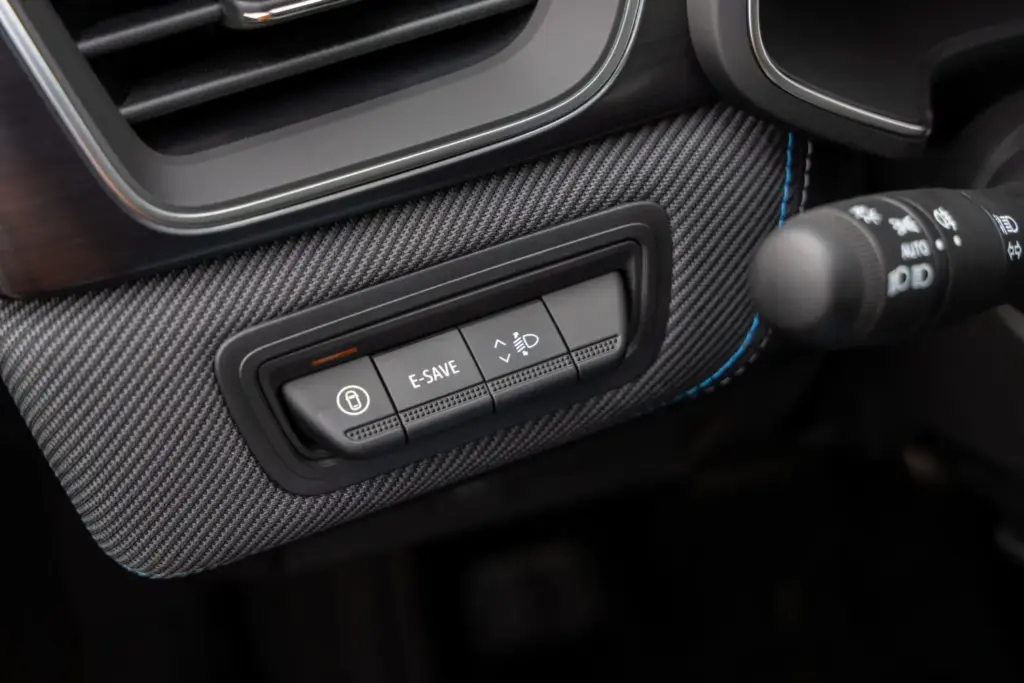 Renault Symbioz Toyota Corolla Cross comparativa 80 Motor16