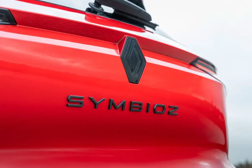 Renault Symbioz Toyota Corolla Cross comparativa 9 Motor16