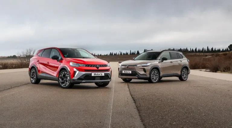Comparativa Renault Symbioz vs Toyota Corolla Cross: Los coches óptimos en el momento adecuado