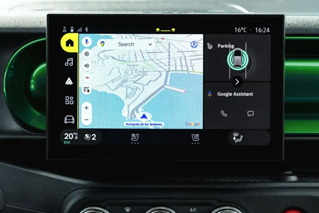 Primera prueba del Renault Twingo E-Tech: El coche que cambia las reglas del juego de los eléctricos urbanos 70 Motor16 Renault Twingo E Tech Electric Absolut Green nuevo prueba 2027 11 Motor16