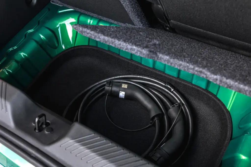 Primera prueba del Renault Twingo E-Tech: El coche que cambia las reglas del juego de los eléctricos urbanos 67 Motor16 Renault Twingo E Tech Electric Absolut Green nuevo prueba 2027 14 Motor16