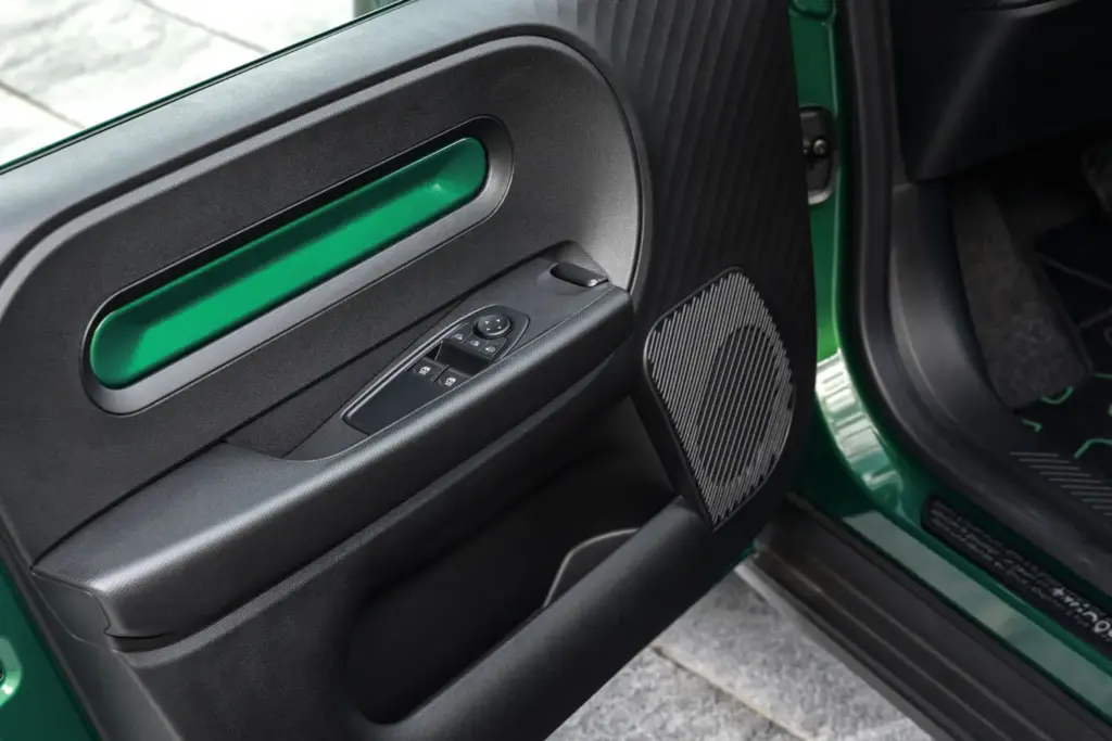 Primera prueba del Renault Twingo E-Tech: El coche que cambia las reglas del juego de los eléctricos urbanos 63 Motor16 Renault Twingo E Tech Electric Absolut Green nuevo prueba 2027 18 Motor16