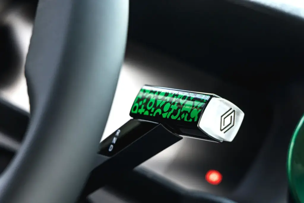 Primera prueba del Renault Twingo E-Tech: El coche que cambia las reglas del juego de los eléctricos urbanos 61 Motor16 Renault Twingo E Tech Electric Absolut Green nuevo prueba 2027 20 Motor16