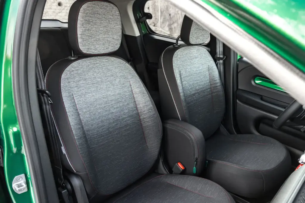 Primera prueba del Renault Twingo E-Tech: El coche que cambia las reglas del juego de los eléctricos urbanos 60 Motor16 Renault Twingo E Tech Electric Absolut Green nuevo prueba 2027 21 Motor16