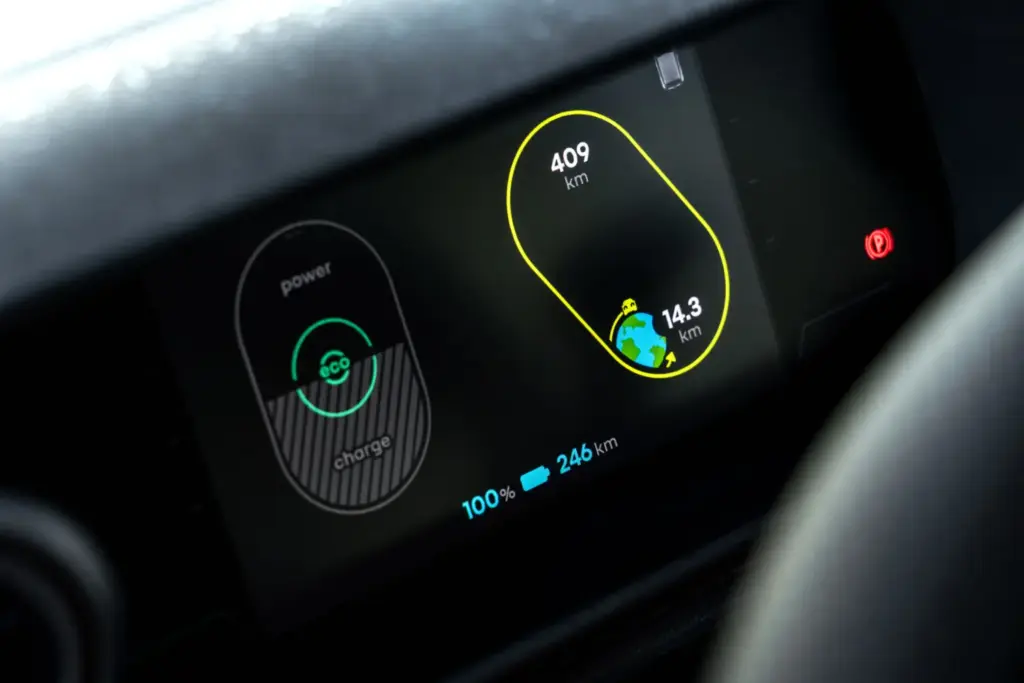 Primera prueba del Renault Twingo E-Tech: El coche que cambia las reglas del juego de los eléctricos urbanos 56 Motor16 Renault Twingo E Tech Electric Absolut Green nuevo prueba 2027 26 Motor16