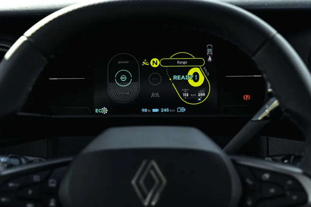 Primera prueba del Renault Twingo E-Tech: El coche que cambia las reglas del juego de los eléctricos urbanos 51 Motor16 Renault Twingo E Tech Electric Absolut Green nuevo prueba 2027 31 Motor16