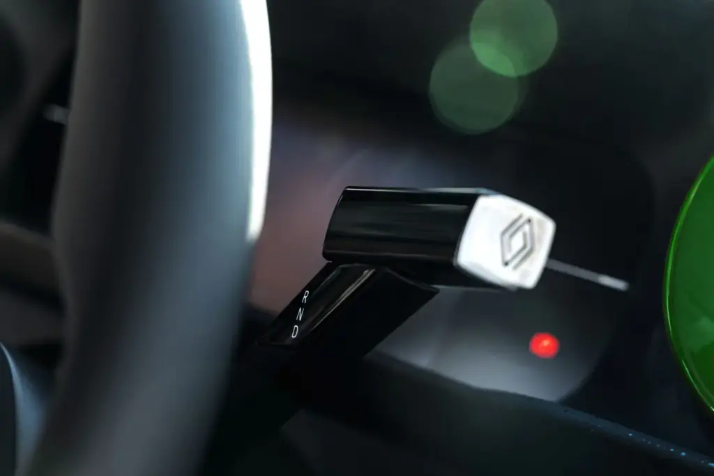 Primera prueba del Renault Twingo E-Tech: El coche que cambia las reglas del juego de los eléctricos urbanos 44 Motor16 Renault Twingo E Tech Electric Absolut Green nuevo prueba 2027 38 Motor16