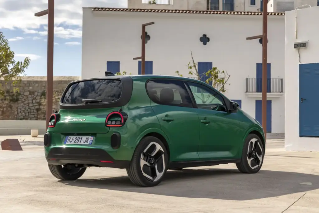 Primera prueba del Renault Twingo E-Tech: El coche que cambia las reglas del juego de los eléctricos urbanos 36 Motor16 Renault Twingo E Tech Electric Absolut Green nuevo prueba 2027 46 Motor16