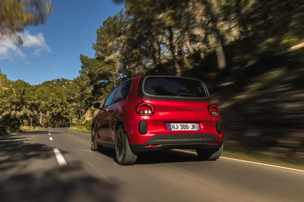 Primera prueba del Renault Twingo E-Tech: El coche que cambia las reglas del juego de los eléctricos urbanos 15 Motor16 Primera prueba del Renault Twingo E-Tech: El coche que cambia las regla del juego de los eléctricos urbanos