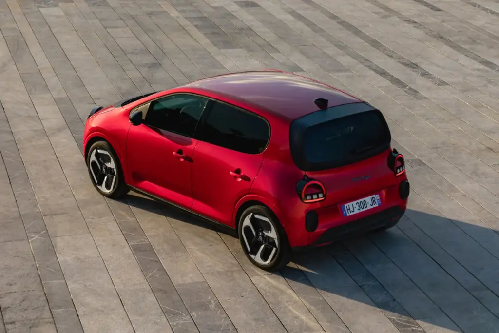 Primera prueba del Renault Twingo E-Tech: El coche que cambia las reglas del juego de los eléctricos urbanos 14 Motor16 Renault TwingoE Tech Electrico Absolut Red 2027 nuevo prueba 7 Motor16