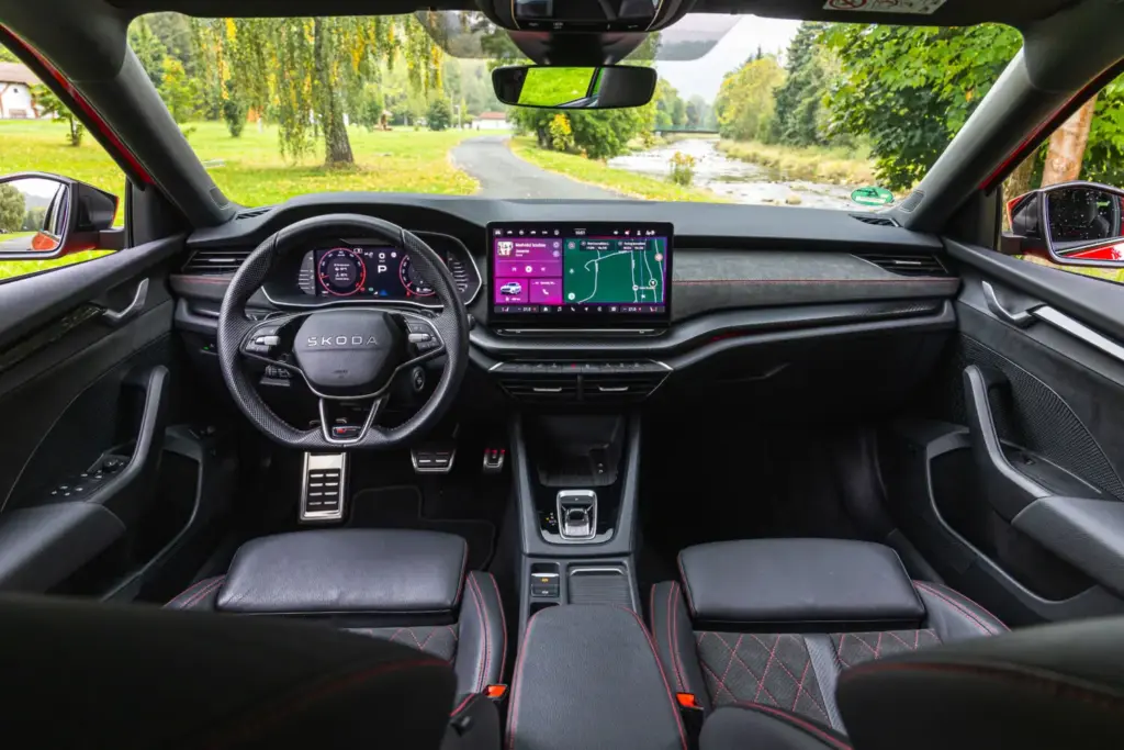 SKODA RS OCTAVIA Motor16