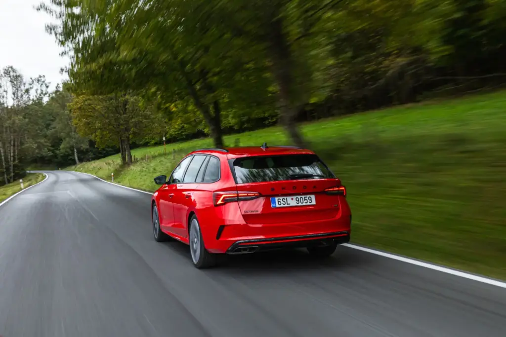 SKODA RS OCTAVIA COMBI Motor16