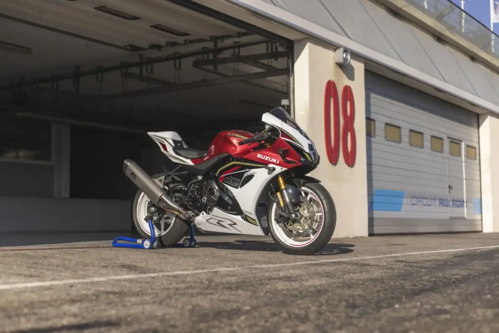 Suzuki GSX R1000R 40 Aniversario 18 Motor16