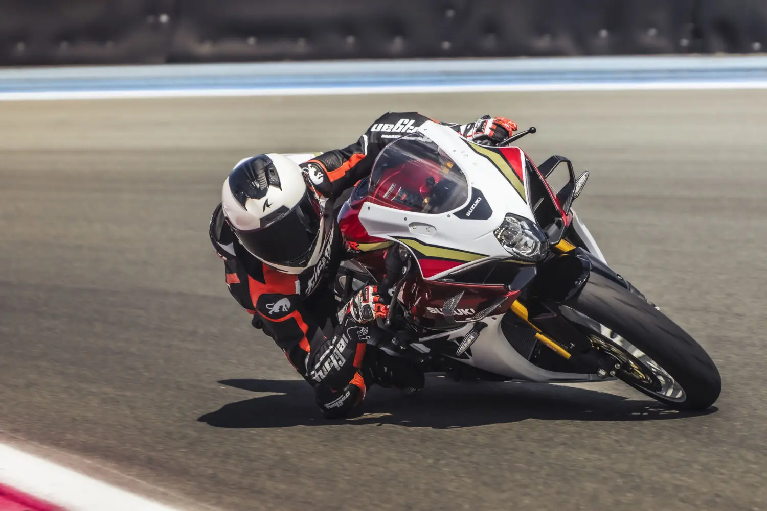 Suzuki prueba su GSX-R1000R experimental con combustible renovable en las 8 Horas de Suzuka
