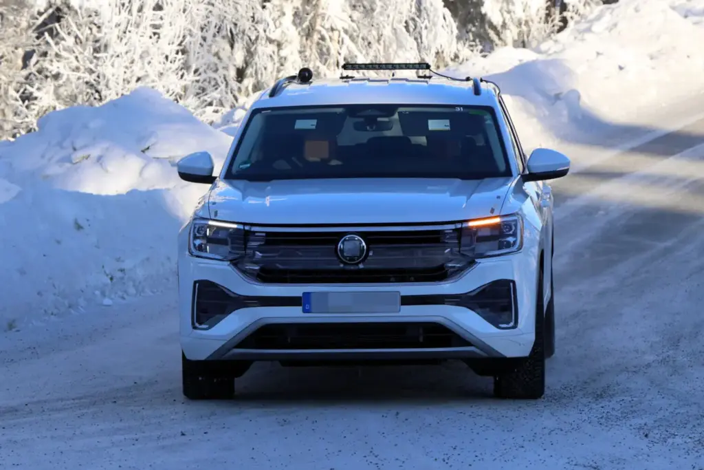 Volkswagen Atlas 2027 espia nieve 1 Motor16