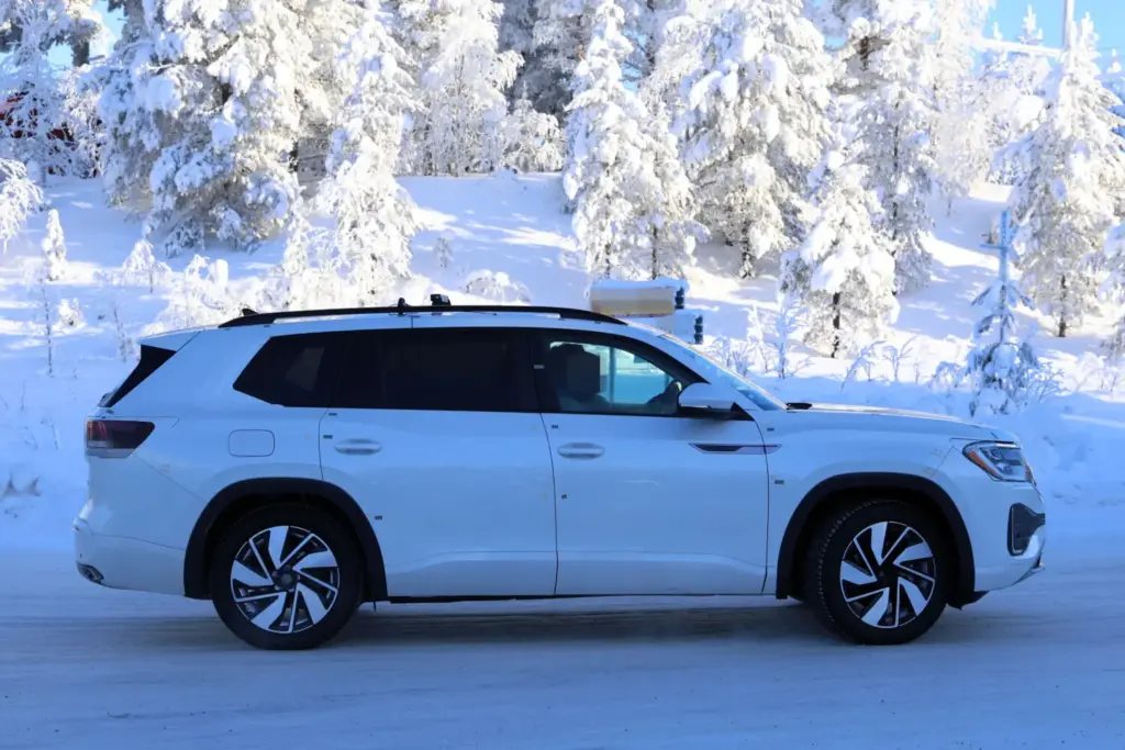 Volkswagen Atlas 2027 espia nieve 10 Motor16