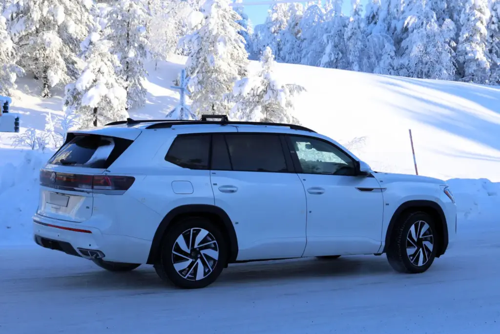 Volkswagen Atlas 2027 espia nieve 13 Motor16