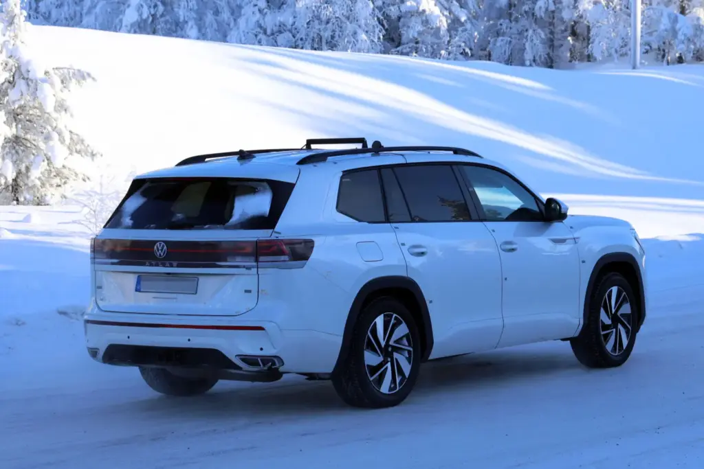 Volkswagen Atlas 2027 espia nieve 15 Motor16