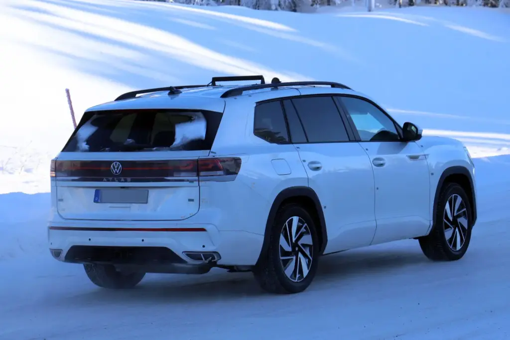 Volkswagen Atlas 2027 espia nieve 17 Motor16