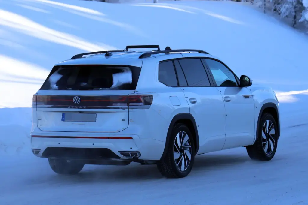 Volkswagen Atlas 2027 espia nieve 19 Motor16