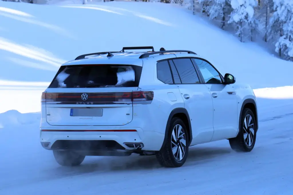 Volkswagen Atlas 2027 espia nieve 20 Motor16