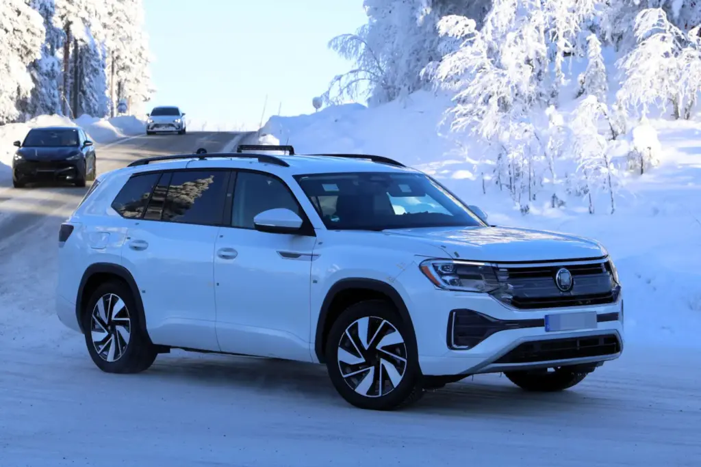 Volkswagen Atlas 2027 espia nieve 7 Motor16