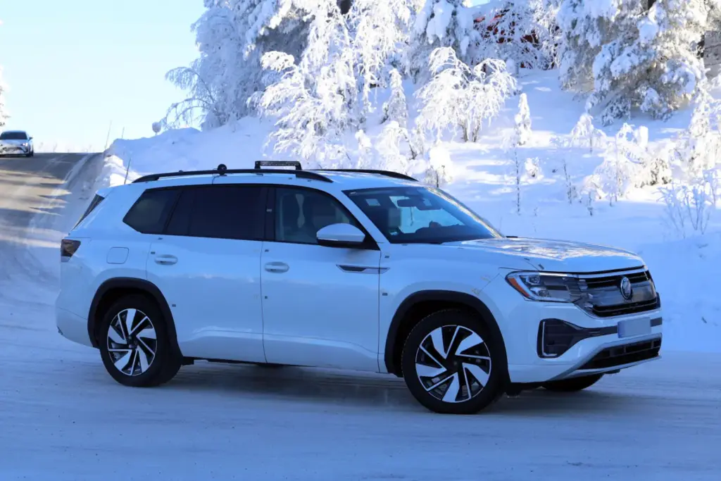 Volkswagen Atlas 2027 espia nieve 8 Motor16
