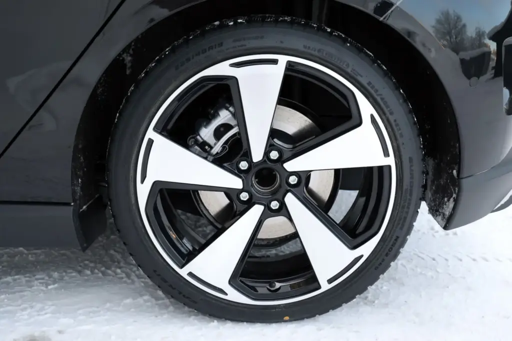 Volkswagen ID. Polo R Line Sportline 2026 13 Motor16