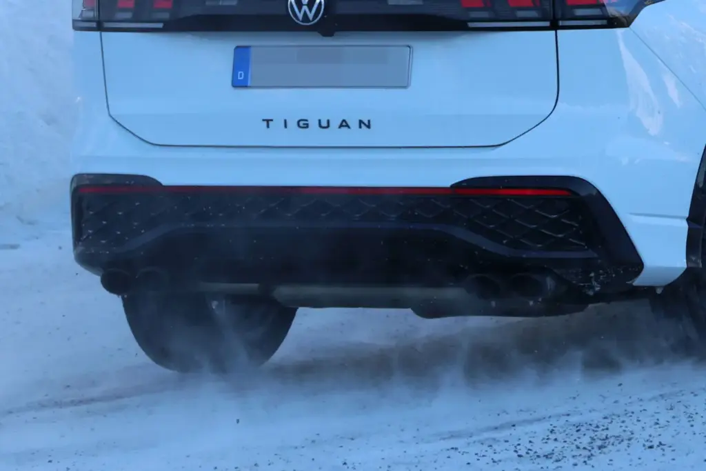 Volkswagen Tiguan R 2026 espia 13 Motor16
