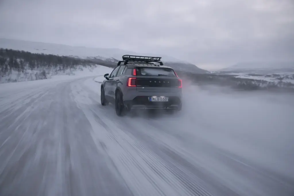 Volvo EX30 Cross Country 3 Motor16