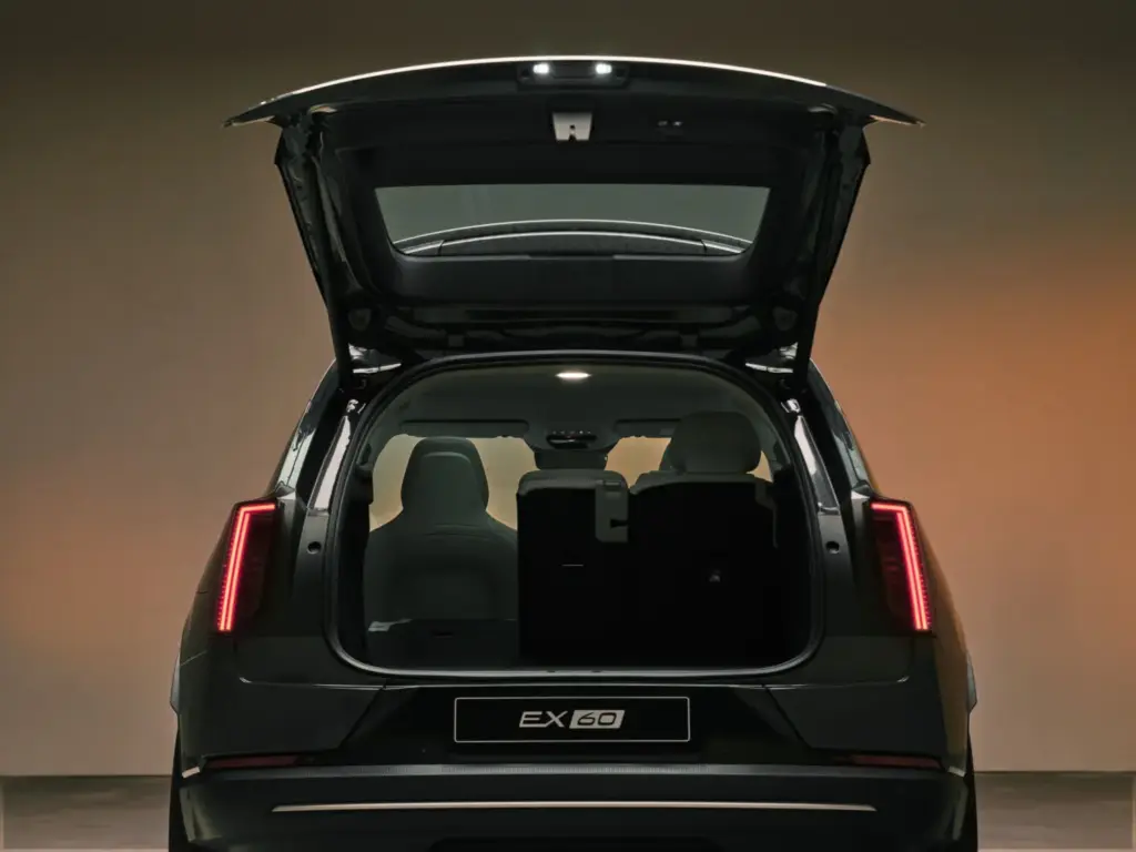 Volvo EX60 cinturon 3 Motor16