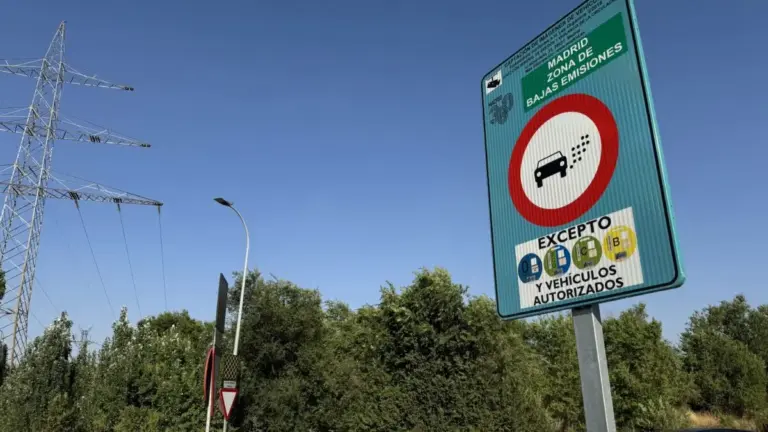 ITV obligatoria ZBE: estos coches con etiqueta pero ITV caducada quedarán fuera