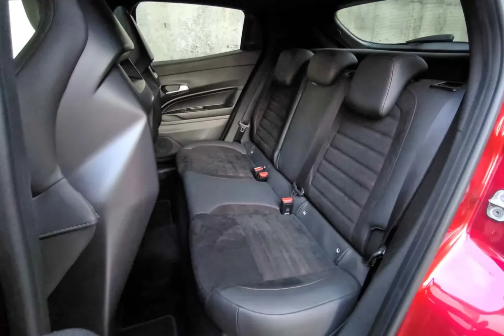 Prueba del Alfa Romeo Junior Elettrica 280 Veloce: El más Alfa de los Junior