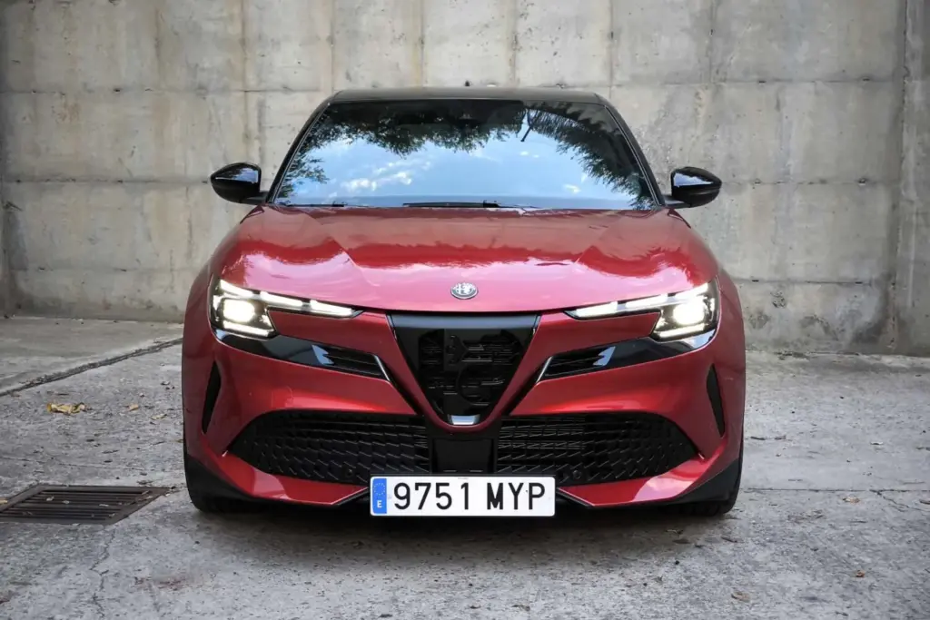 Prueba del Alfa Romeo Junior Elettrica 280 Veloce: El más Alfa de los Junior