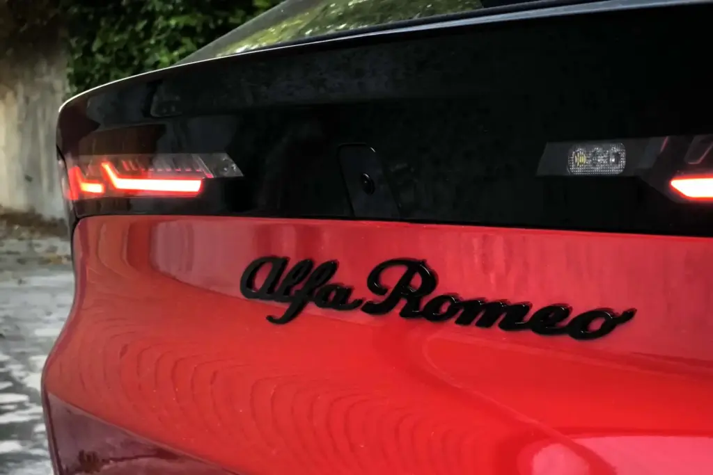 Prueba del Alfa Romeo Junior Elettrica 280 Veloce: El más Alfa de los Junior