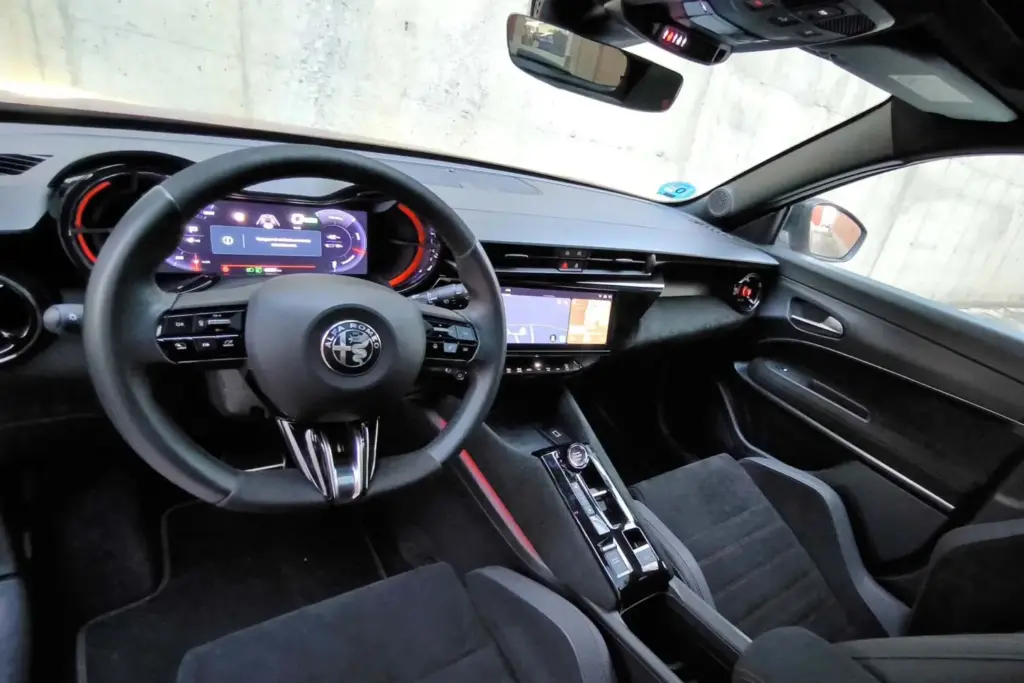 Prueba del Alfa Romeo Junior Elettrica 280 Veloce: El más Alfa de los Junior