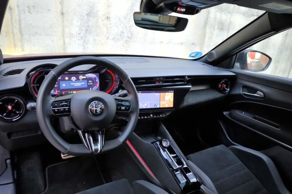 Prueba del Alfa Romeo Junior Elettrica 280 Veloce: El más Alfa de los Junior