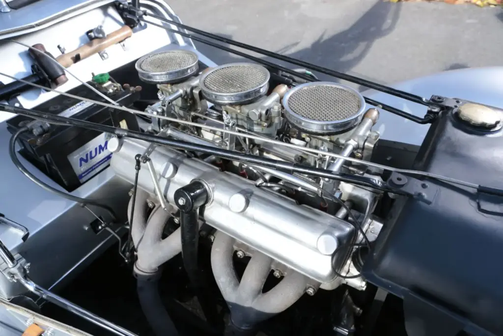 Esta réplica oficial de BMW 328 fabricada por Sbarro puede ser tuya