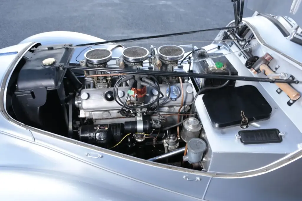 Esta réplica oficial de BMW 328 fabricada por Sbarro puede ser tuya