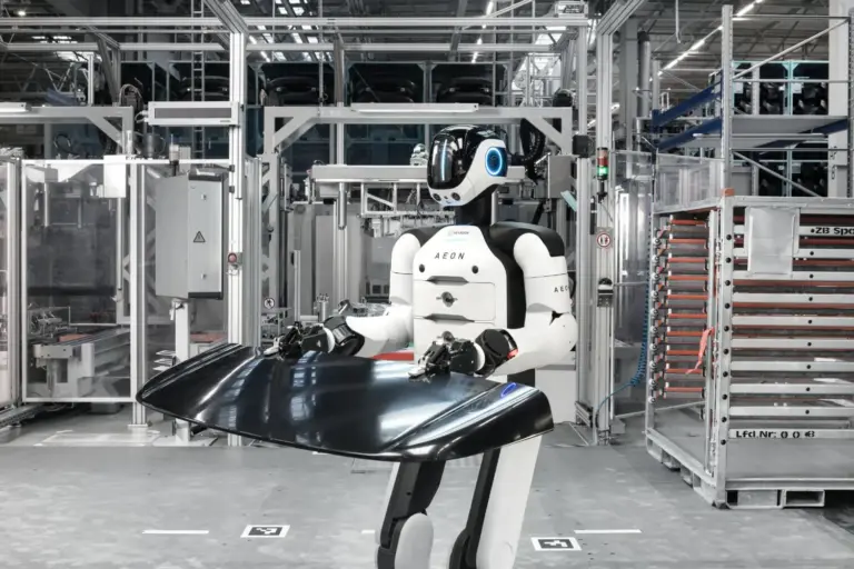 Toyota despliega 400.000 robots en sus fábricas de Japón para trabajar codo con codo con sus operarios