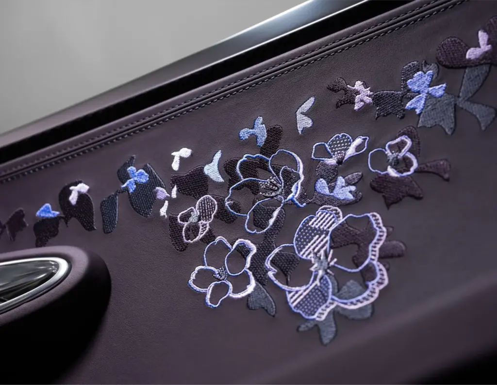 Este Bugatti W16 Mistral Caroline es una oda a las flores, a la alta costura y a una hija