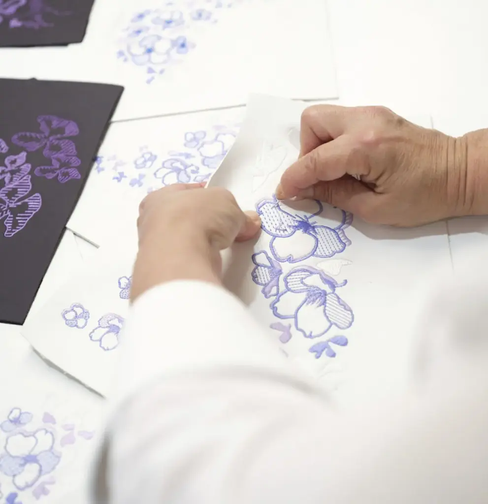 Este Bugatti W16 Mistral Caroline es una oda a las flores, a la alta costura y a una hija