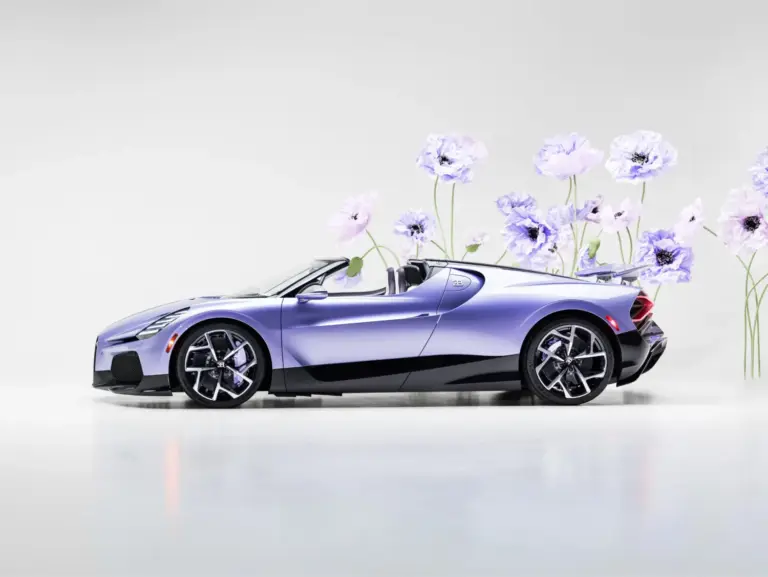 Este Bugatti W16 Mistral Caroline es una oda a las flores, a la alta costura y a una hija