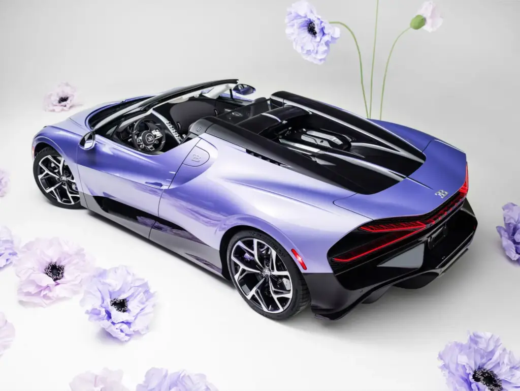 Este Bugatti W16 Mistral Caroline es una oda a las flores, a la alta costura y a una hija